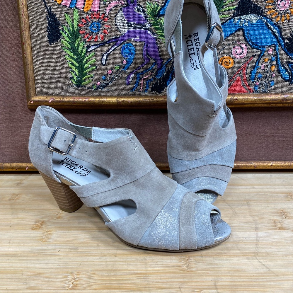 NWOB Regarde Le Ciel grey taupe metallic suede open toed 2.5” Marisi heels 37